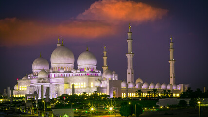 Obraz premium sheikh zayed grand mosque in abu dhabi, united arab emirates