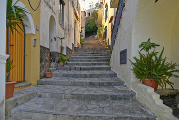 A narrow street among the old houses of Massa Lubrense, un villaggio di pescatori nella regione Campania, Italy.