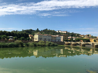 Obraz premium arno river and ponte vecchio city