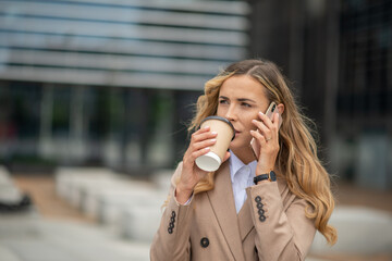 Young businesswoman talking on the phone in a city street