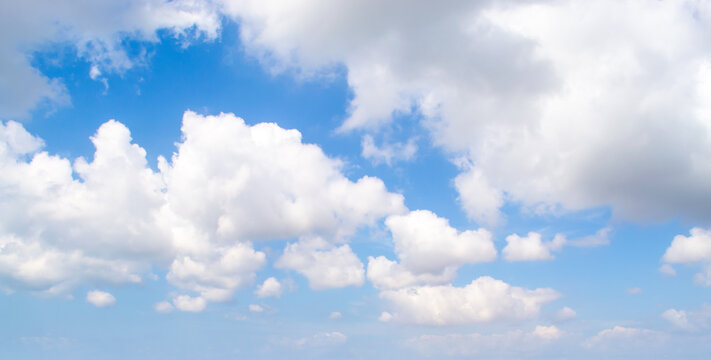 White sodt clouds and blue sky in springtime © Gabriele Maltinti