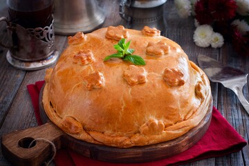 Festive traditional Russian pie kurnik with pancakes, mushrooms, chicken, horizontal © Анна Журавлева