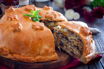Festive Russian pie kurnik with pancakes, chicken and potatoes, cut off piece with layers of filling, horizontal © Анна Журавлева