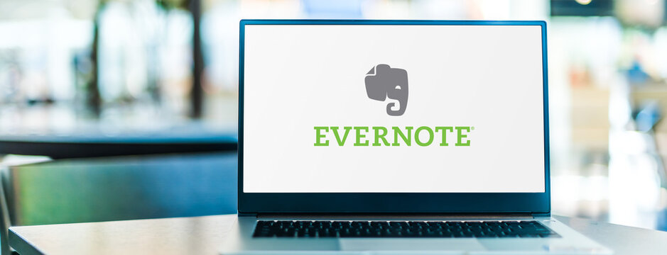 Laptop computer displaying logo of Evernote