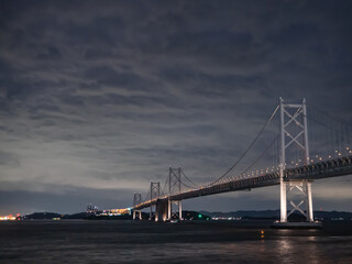 曇りの夜の瀬戸大橋