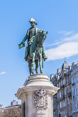 Obraz premium Bronze Equestrian Statue of king Dom Pedro IV (1866) at Praca da Liberdade (Freedom Square) in Avenida dos Aliados (Avenue of the Allies) in Porto downtown. Portugal.