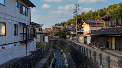 秋の高山市の町並みの風景