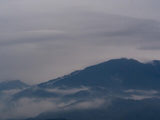 山と雲