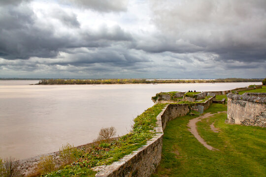 Blaye. La Gironde vue de la citadelle. Gironde. Nouvelle-Aquitaine