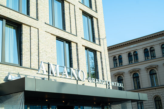 Amano Hotel Grand central am Berliner Hauptbahnhof am 07. November 2020 bei strahlendem Sonnenschein