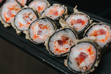 baked sushi rolls with tuna 