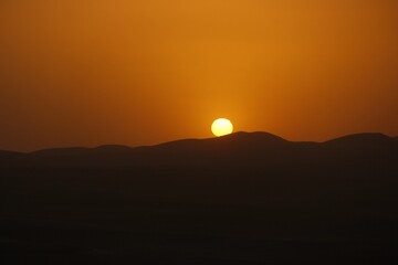Fototapeta na wymiar sunset in the mountains (huacachina ica Peru)