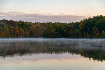 Fototapeta na wymiar Beautiful Fall colors lake
