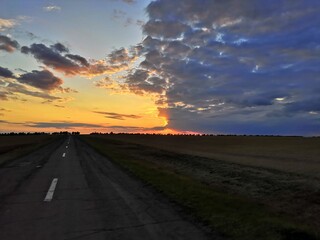 Obraz na płótnie Canvas sunset on the road