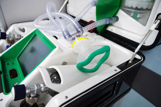 Portable artificial lung ventilation apparatus. Close-up