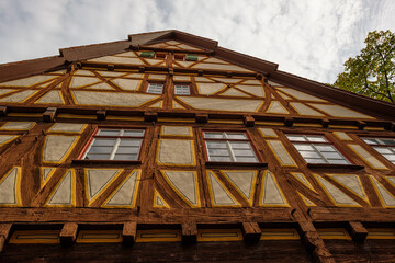 Obraz premium Old facade of half-timbered house with wooden bars