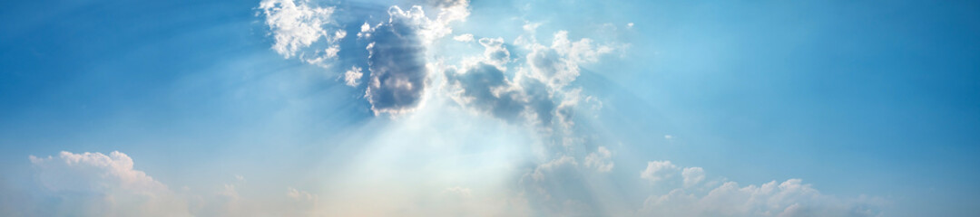 Obraz premium Panorama sky with beautiful cloud on a sunny day. Panoramic high resolution image.