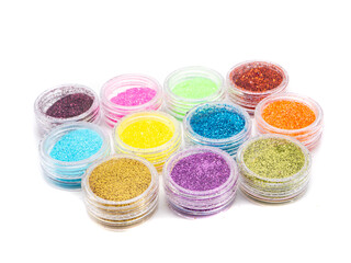  Glitzerfarbe Dosen isoliert auf weißen Hintergrund