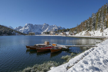 Fototapeta na wymiar Misurinasee im Winter- Lago di Misurina