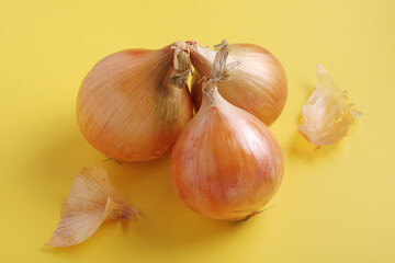 Fresh raw onions