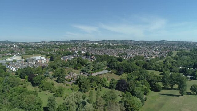 A blend between nature a humanity. A english landscape garden city