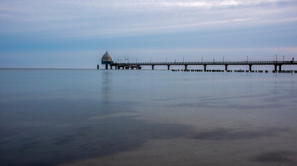 Obraz premium Seebrücke mit Tauchgondel, Zingst, Mecklenburg-Vorpommern, Deutschland