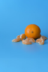 tangerine and slices of tangerine