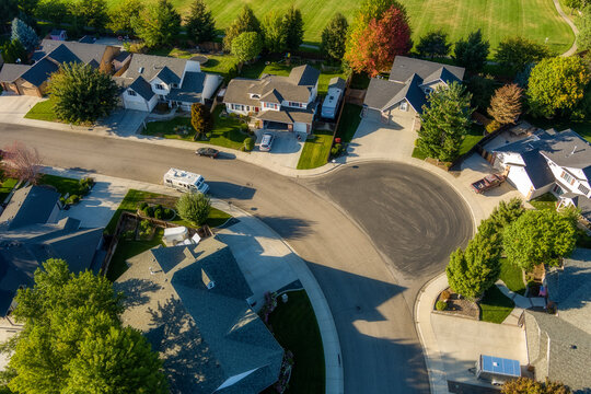 Aerial view of a neighborhood with a cul de sac