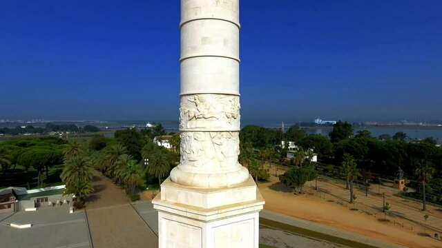 Columna-Monumento a los Descubridores