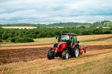 Obraz premium tractor plows the land