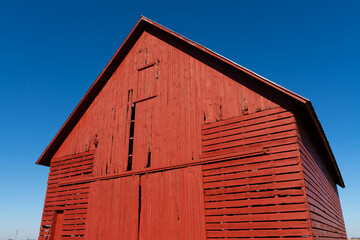 Fototapeta na wymiar Old Red Barn