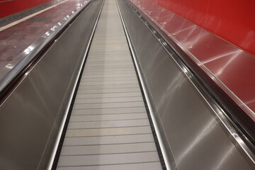 Obraz premium airport elevator slowly motion