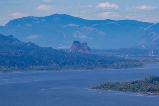 Landscape view of the Columbia River from Oregon