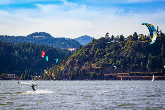 Kitesurfers on the Columbia River near Hood River, Oregon