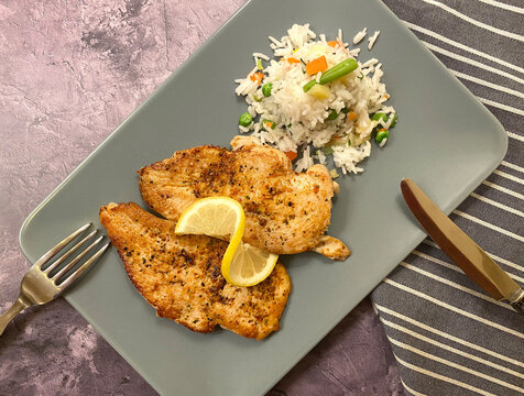 Grilled chicken breast, also known as petto di pollo alla griglia with vegetable rice.