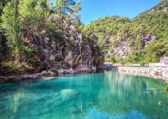 Obraz premium A lake of extraordinary color in the Goynuk canyon in Turkey