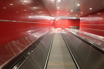 Obraz premium pedestrian transition with elevator in airport
