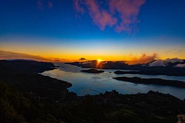 Fototapeta premium Sunrise at a fjord in New Zealand
