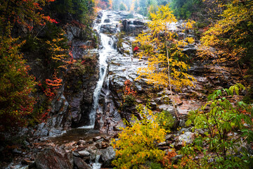 Silver cascade in the White mountains © Yggdrasill