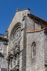 Obraz premium Architectural fragments of Porto Church of Saint Francis (Igreja de Sao Francisco, 1410) - a fine example of Gothic architecture in the city. Porto, Portugal.
