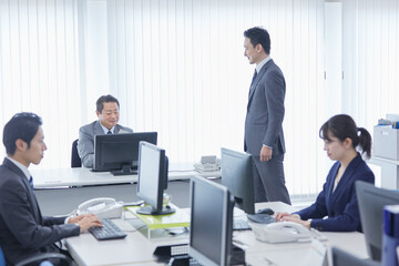ビジネス　オフィスシーン