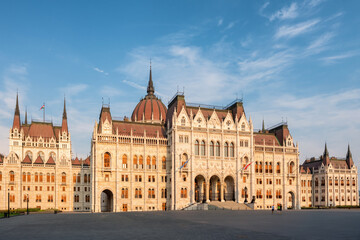 Fototapeta na wymiar The building of the Parliament in Budapest