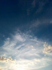 Obraz premium 御幸橋（宇品）付近の空と干潮の川