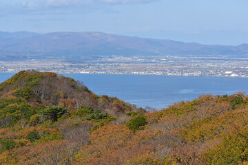Fototapeta na wymiar 紅葉した函館山から函館湾を望む