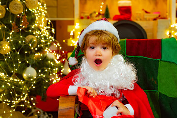 Fototapeta na wymiar Happy child and Christmas surprise.
