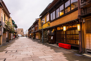 夕暮れのにし茶屋街