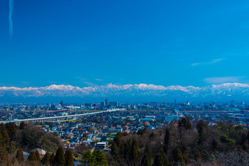 富山市街と立山連峰の眺望
