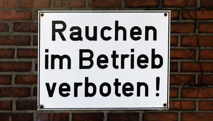Betriebliches Rauchverbot Hinweisschild