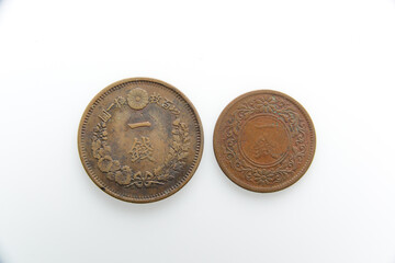 明治8年と大正8年の一銭　大きさの比較　表