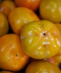 한국의 신선한 유기농 과일 감 